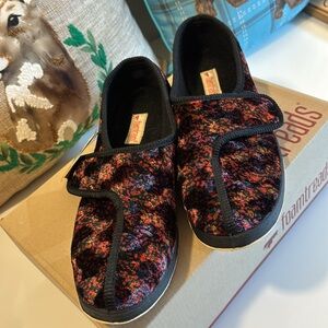 Women’s Foamtreads Washable Slippers Sz 9.5 NWT